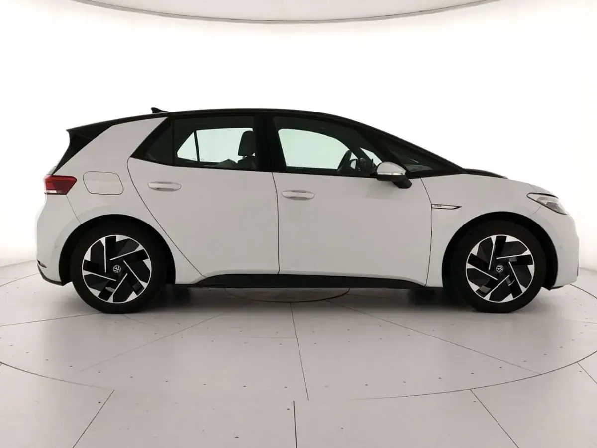 Usata VW ID.3 Pro Performance 150 kW (204 CV) 2022 Glacier white metallizzato ner Utilitaria