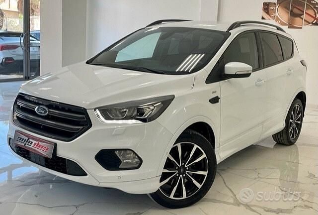 Usata Ford Kuga ST-Line 150 CV (110 kW) 2017 Bianco SUV