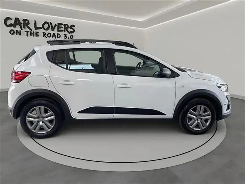 Usado Dacia Sandero Expression 101 CV (74 kW) 2023 Blanco Utilitario