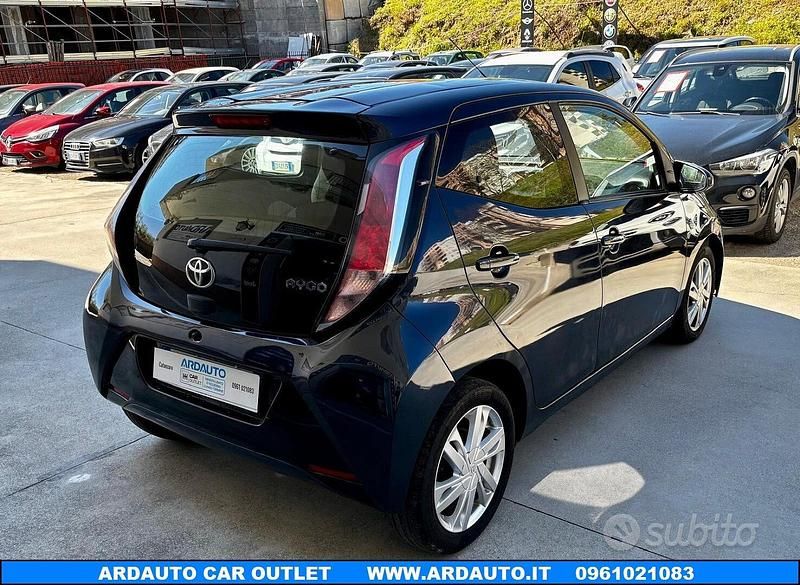 Gebraucht Toyota Aygo X-Black 69 PS (50 kW) 2016 Blau Kleinwagen