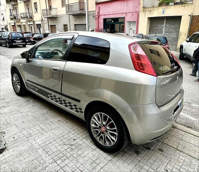 Usata Fiat Grande Punto 65 CV (47 kW) 2008 Argento Utilitaria