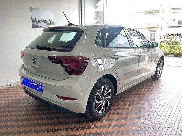 Usata VW Polo Style 89 CV (65 kW) 2023 Beige Utilitaria
