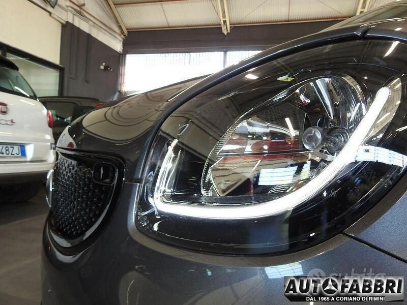 Usata Smart ForFour Passion 90 CV (66 kW) 2019 Grigio scuro Utilitaria