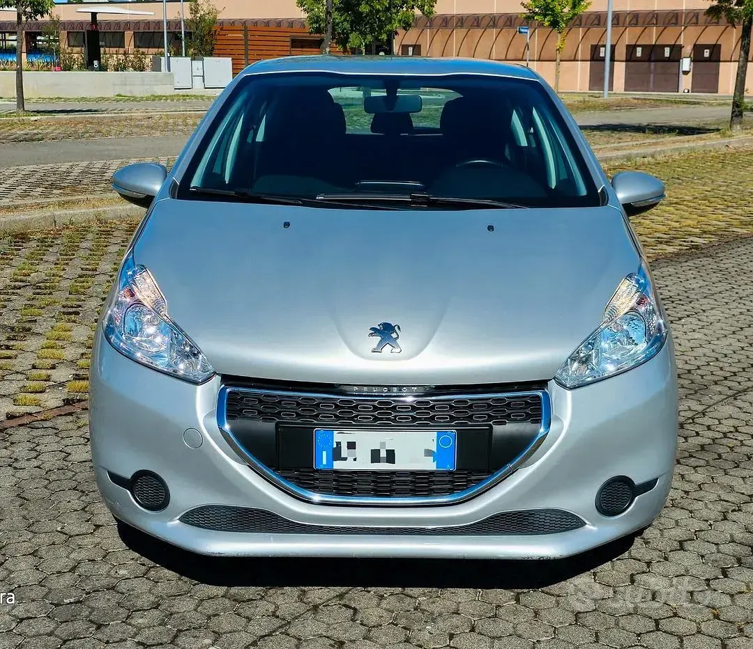 Usata Peugeot 208 Access 68 CV (50 kW) 2015 Grigio Utilitaria