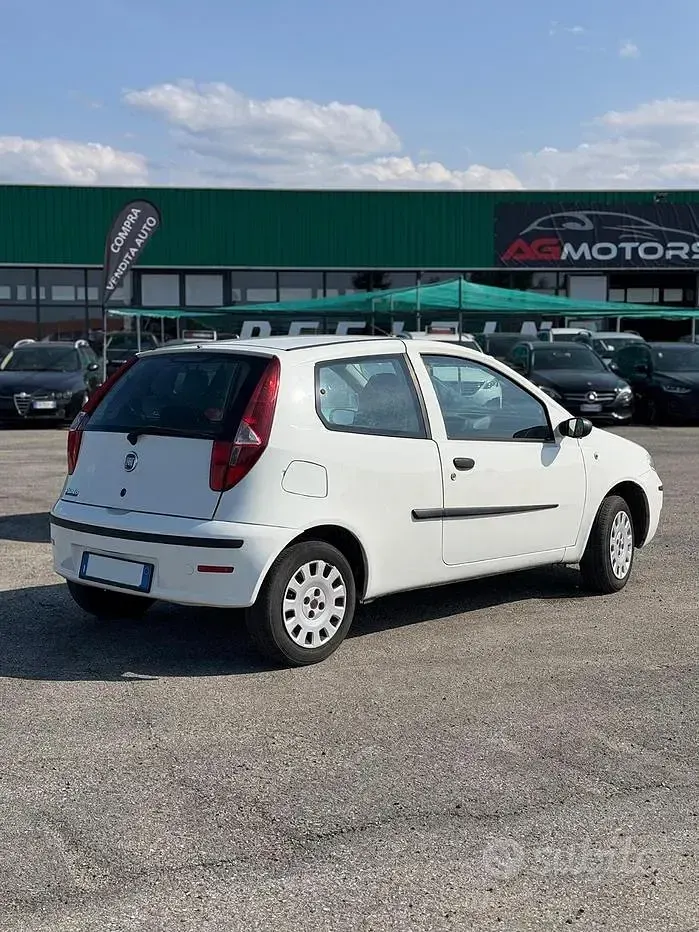Usata Fiat Punto Classica 60 CV (44 kW) 2009 Bianco Utilitaria
