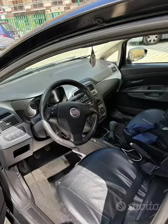 Usado Fiat Punto 77 CV (56 kW) 2009 Negro Utilitario