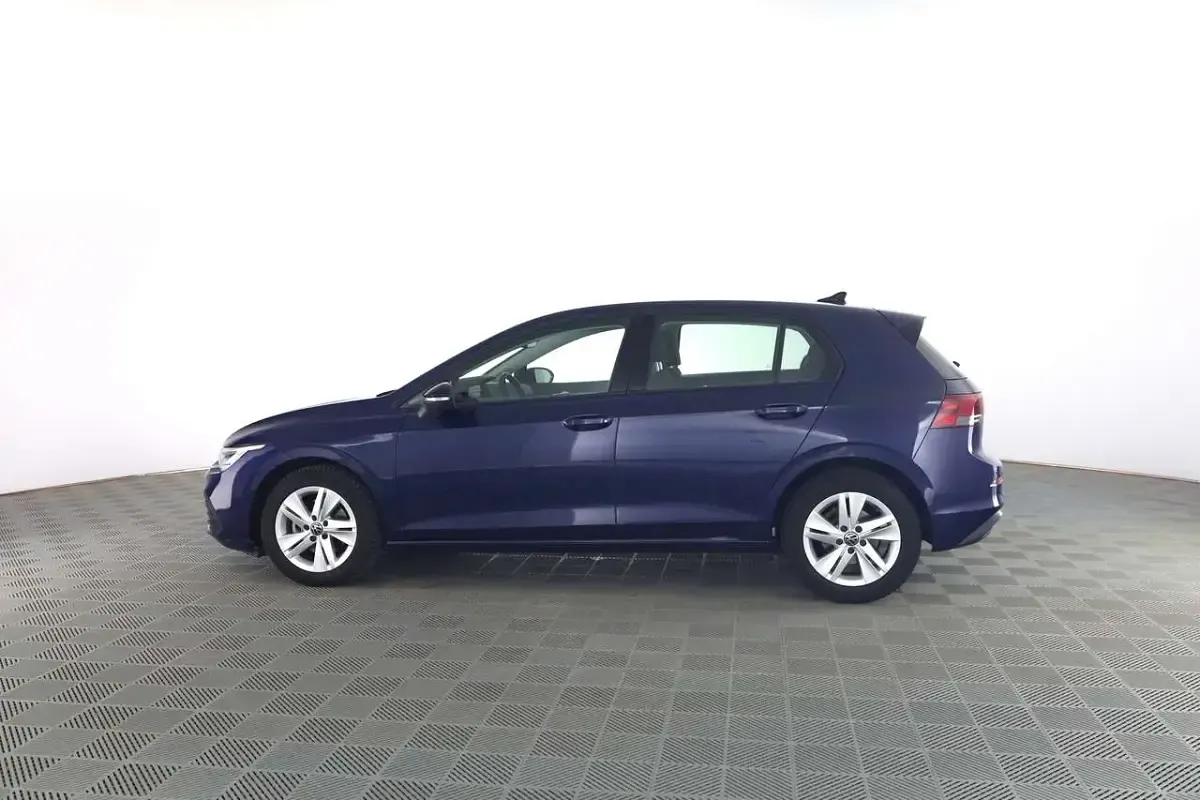 Usata VW Golf VIII Life 110 CV (80 kW) 2023 Atlantic blue Berlina