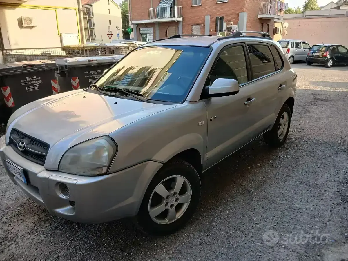 Usata Hyundai Tucson 112 CV (82 kW) 2005 Grigio SUV