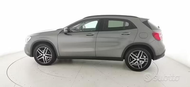 Usata Mercedes GLA200 136 CV (100 kW) 2016 Grigio SUV
