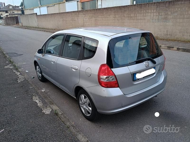 Usata Honda Jazz 78 CV (57 kW) 2003 Grigio Utilitaria