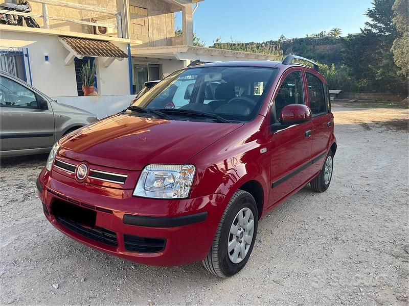 Usata Fiat Panda 75 CV (55 kW) 2011 Rosso Utilitaria