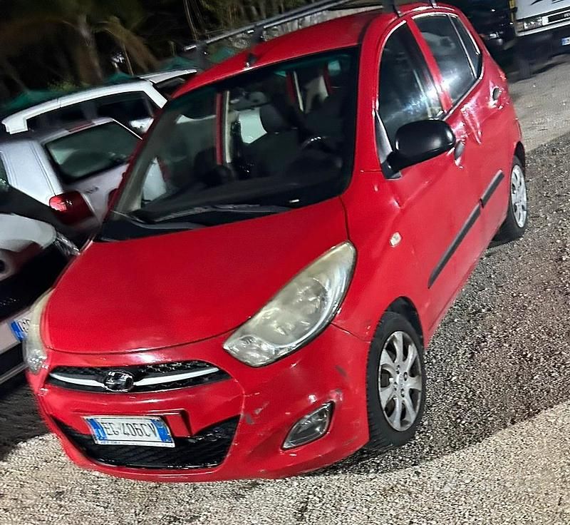 Rosso Usata 2013 Hyundai i10 Due volumi | 3200 € - Immagine 1/1