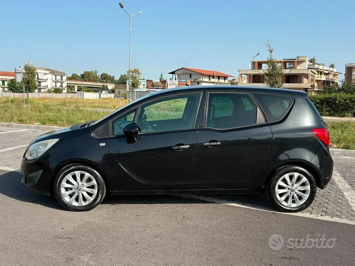 Usata Opel Meriva 95 CV (69 kW) 2013 Nero Monovolume