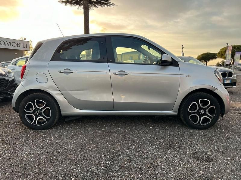 Usata Smart ForFour Prime 90 CV (66 kW) 2016 Argento Utilitaria