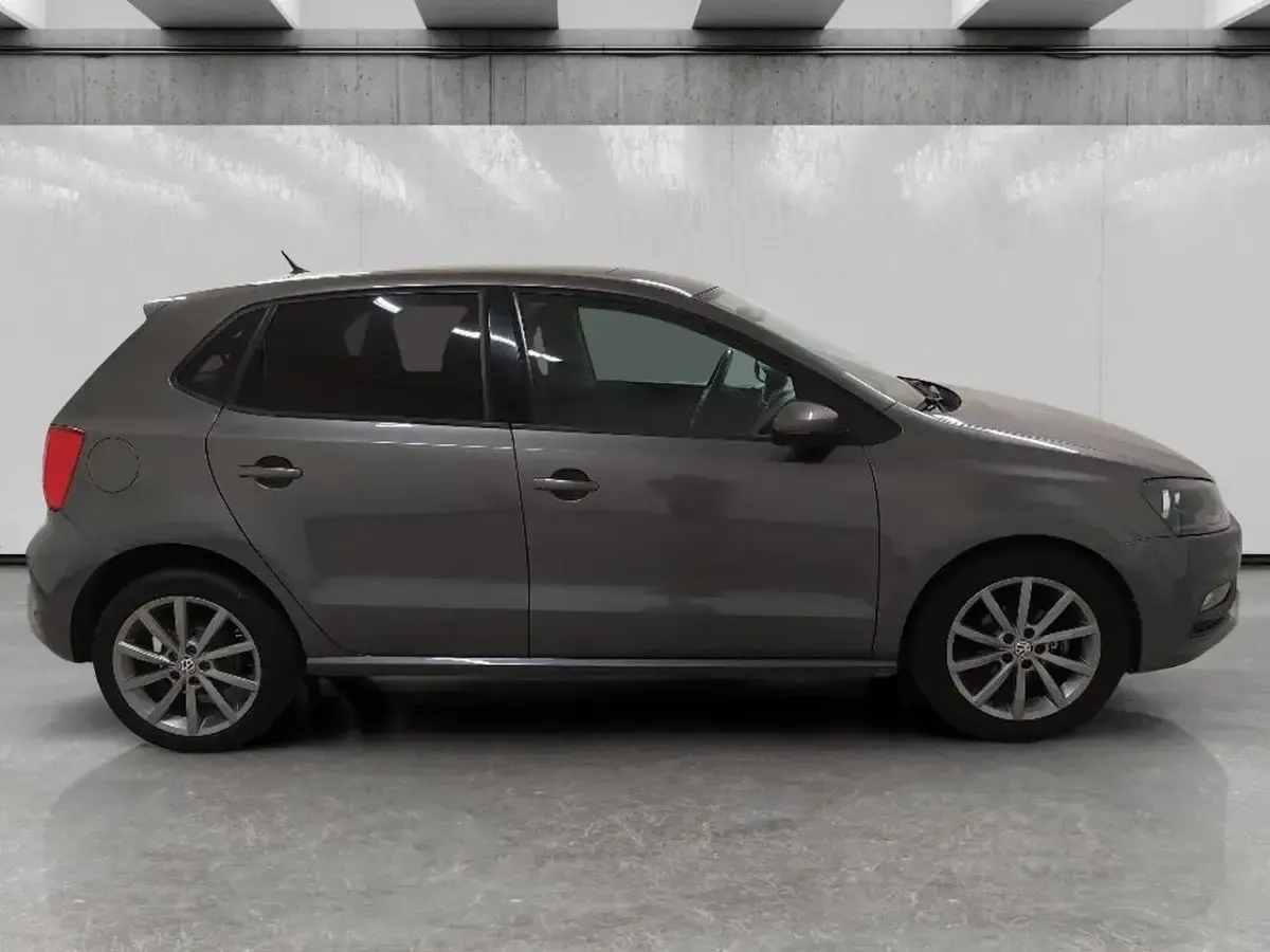 Usata VW Polo Trendline 75 CV (55 kW) 2017 Grigio Berlina