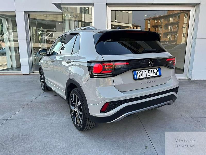 Usado VW T-Cross R-line 116 CV (85 kW) 2024 Gris SUV