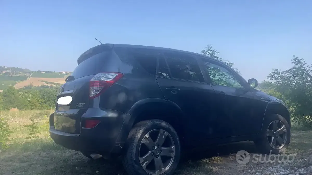 Usata Toyota RAV4 Luxury 150 CV (110 kW) 2009 Verde SUV