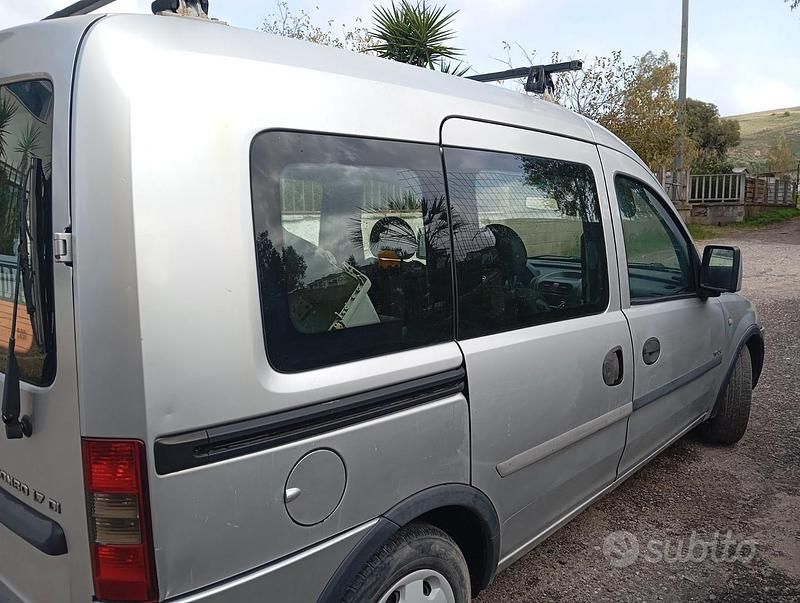 Usata Opel Combo 2002 Grigio Monovolume