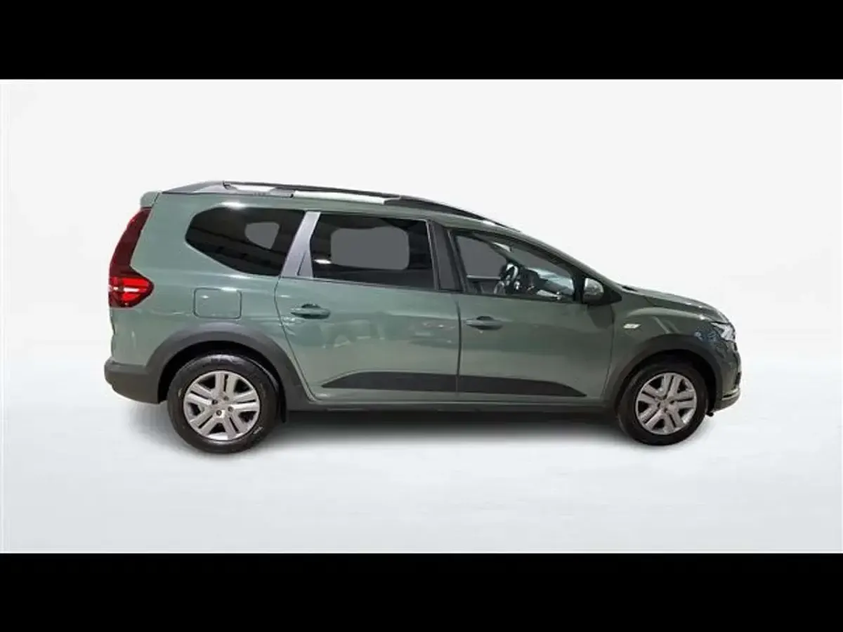 Usata Dacia Jogger Expression 101 CV (74 kW) 2023 Verde Monovolume
