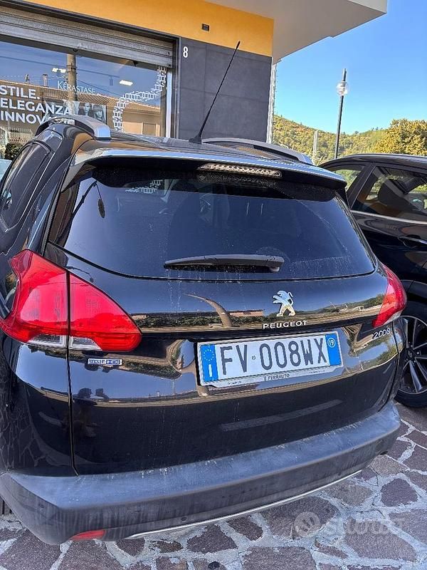 Usata Peugeot 2008 Allure 100 CV (73 kW) 2015 Nero SUV