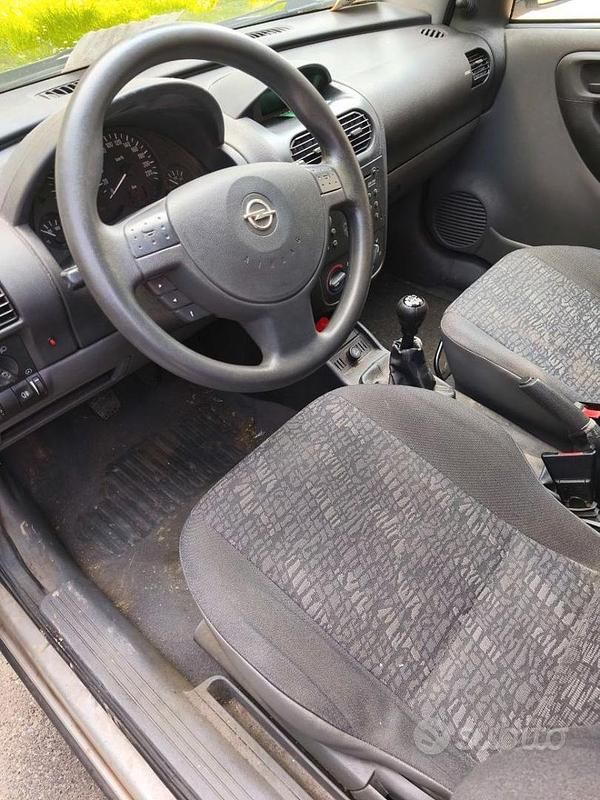 Usata Opel Corsa 75 CV (55 kW) 2002 Grigio Utilitaria