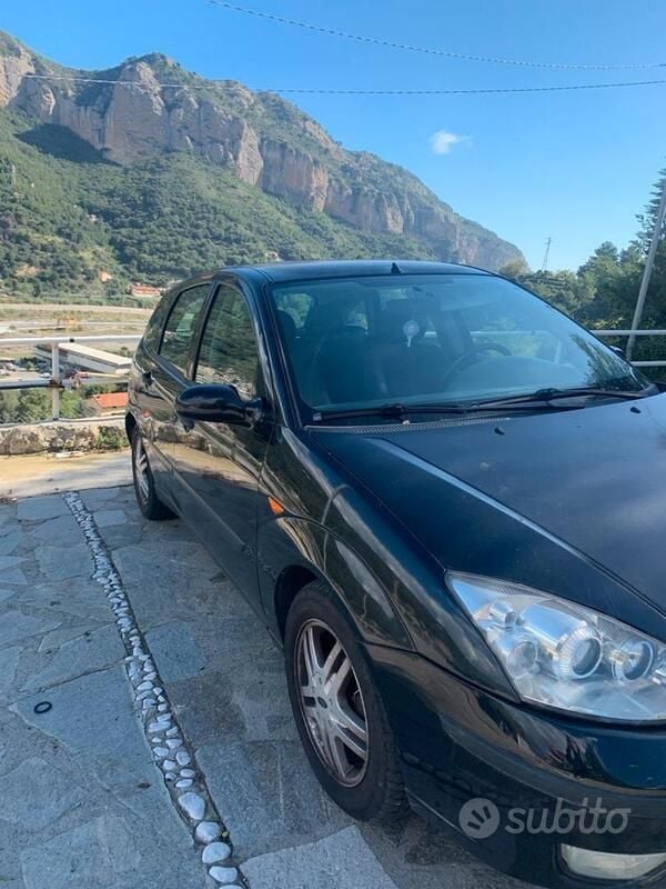 Usata Ford Focus 116 CV (85 kW) 2003 Nero Utilitaria