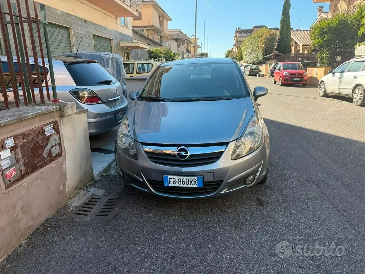 Usata Opel Corsa Club 75 CV (55 kW) 2010 Bluazzurro Utilitaria