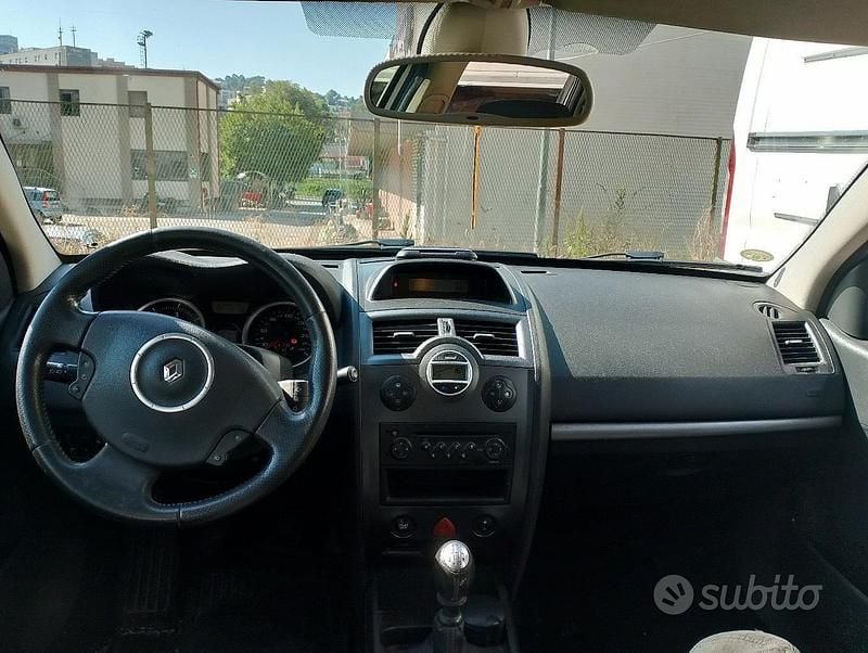 Usata Renault Master 100 CV (73 kW) 2006 Grigio Furgone