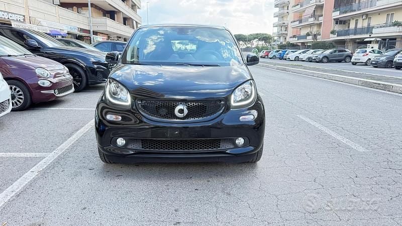 Usata Smart ForFour Prime 90 CV (66 kW) 2019 Nero Utilitaria