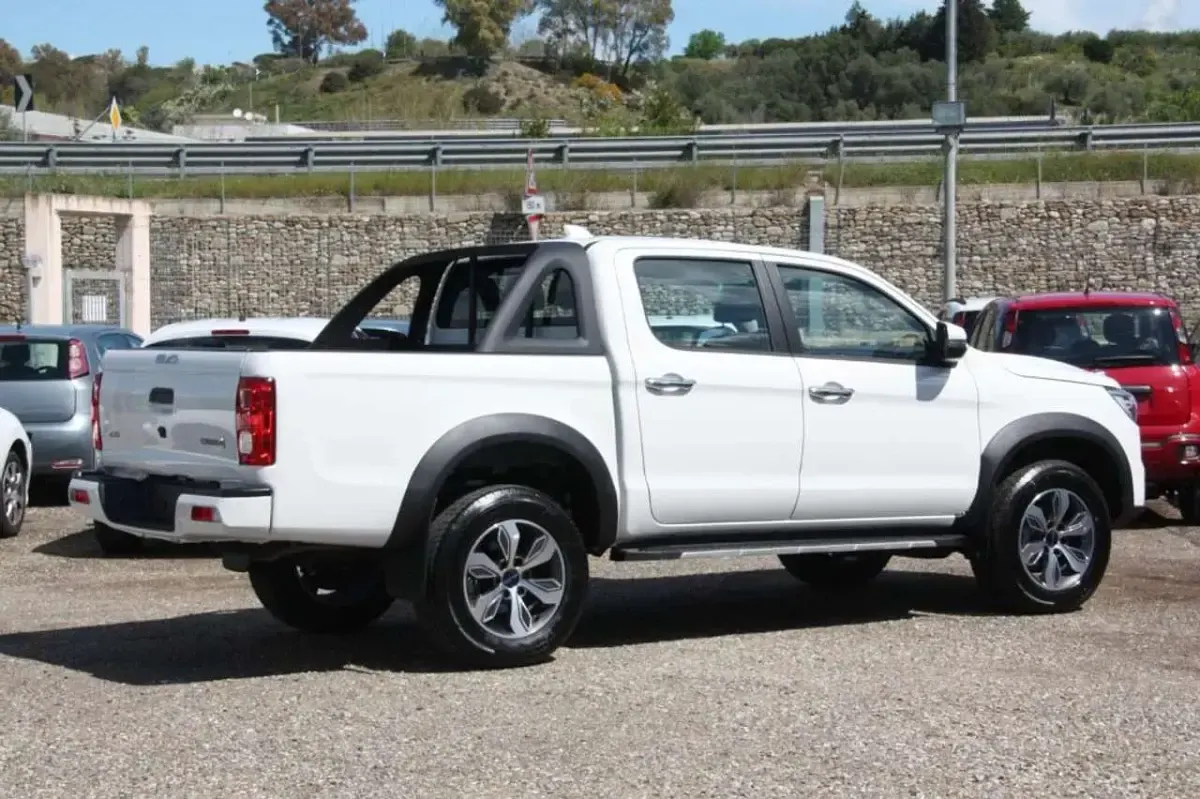 Nuova EVO Cross 4 136 CV (100 kW) 2026 Bianco Pick-up