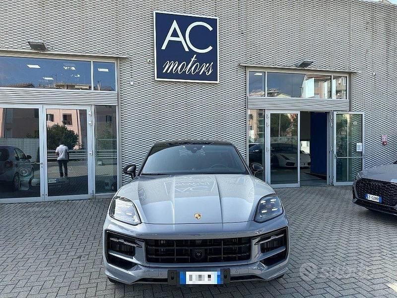 Usata Porsche Cayenne 469 CV (344 kW) 2024 Grigio SUV