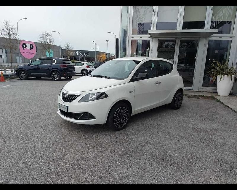 Usata Lancia Ypsilon Gold 69 CV (50 kW) 2023 Bianco Utilitaria