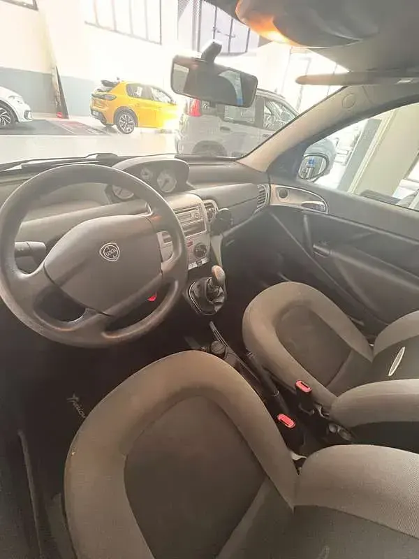 Usata Lancia Ypsilon 95 CV (69 kW) 2007 Argento Utilitaria