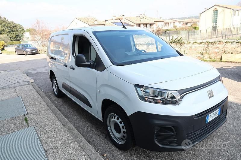 Usata Fiat Doblò 100 CV (73 kW) 2023 Bianco Monovolume