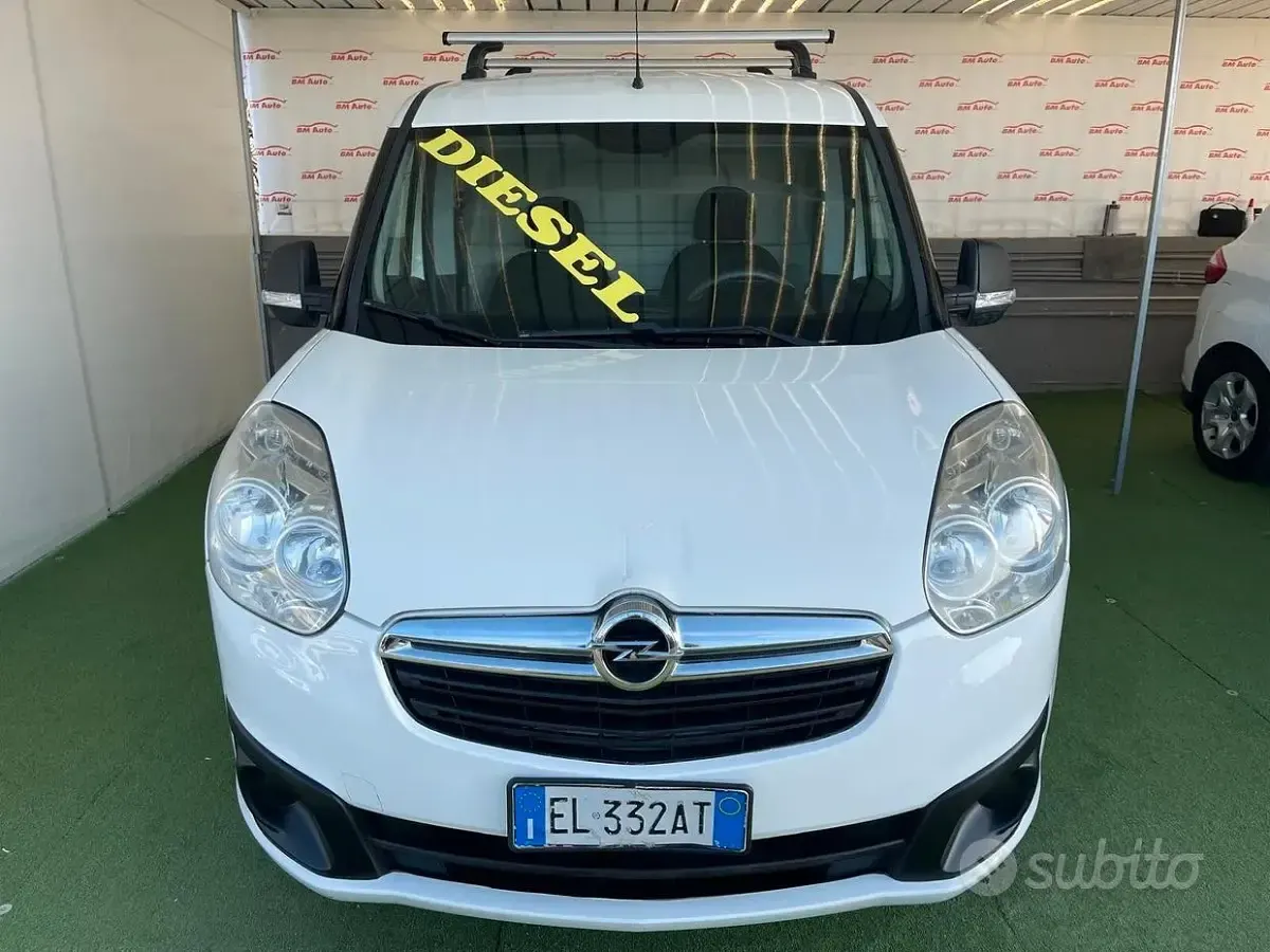Usata Opel Combo 105 CV (77 kW) 2012 Bianco Monovolume