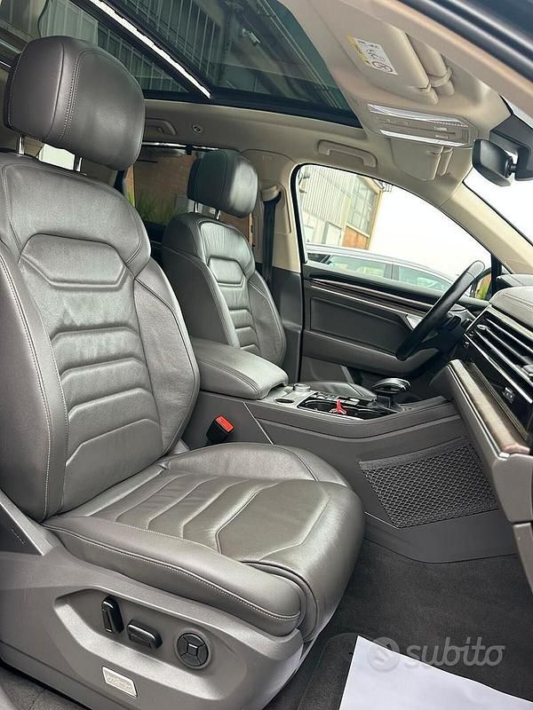 Blu Usata 2020 VW Touareg Atmosphere SUV | 43.000 € (Buon prezzo) - Immagine 1/4