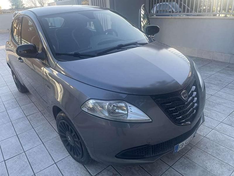 Usado Lancia Ypsilon S 95 HP (69 kW) 2015 Citadino