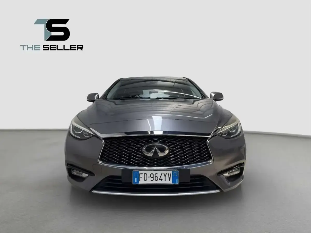 Usata Infiniti Q30 109 CV (80 kW) 2016 Grigio Berlina