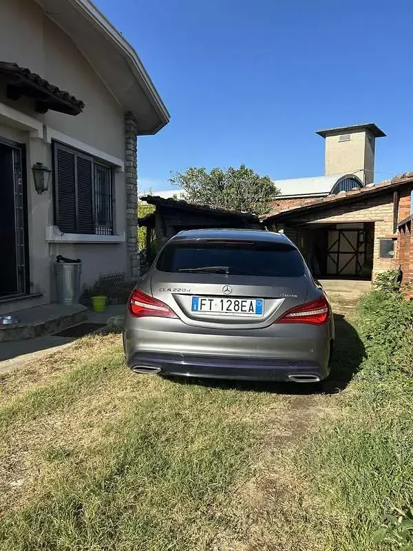 Usata Mercedes CLA220 Shooting Brake 177 CV (130 kW) 2018 Grigio Station wagon