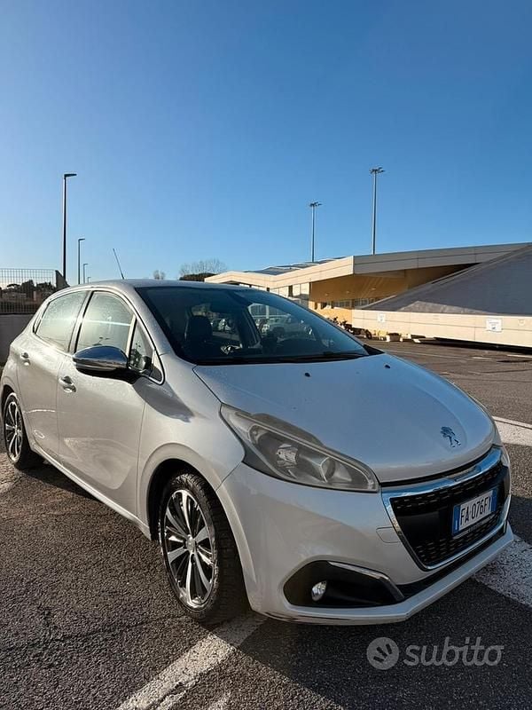 Usata Peugeot 208 82 CV (60 kW) 2015 Bianco Utilitaria