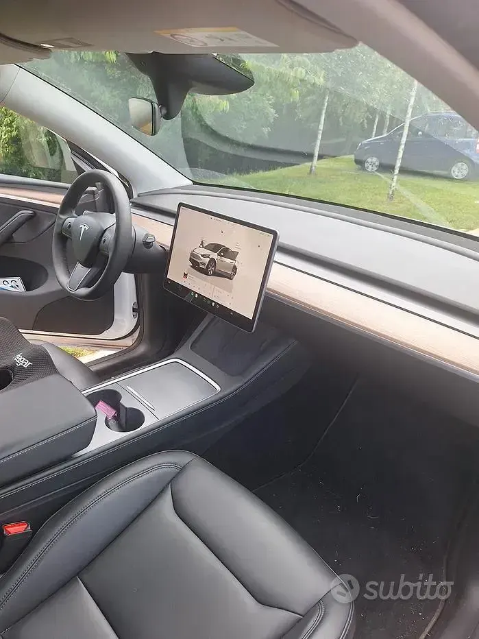 Usata Tesla Model Y 250 kW (340 CV) 2024 Bianco SUV