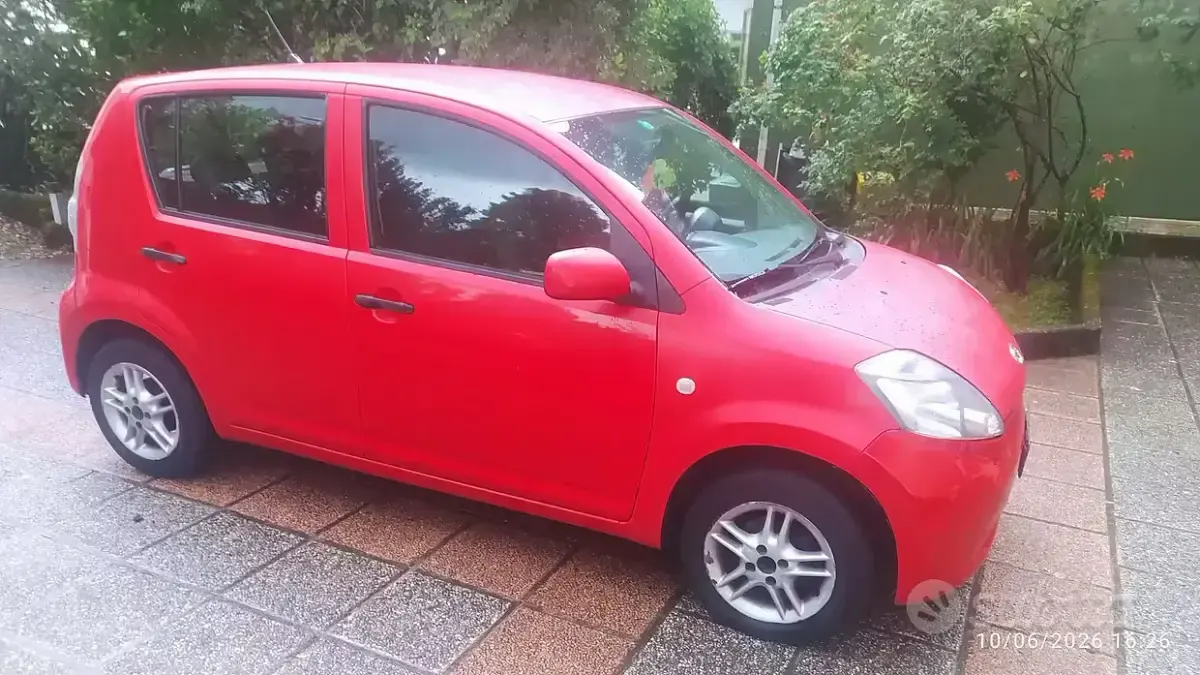 Usata Daihatsu Sirion 69 CV (50 kW) 2006 Rosso Utilitaria