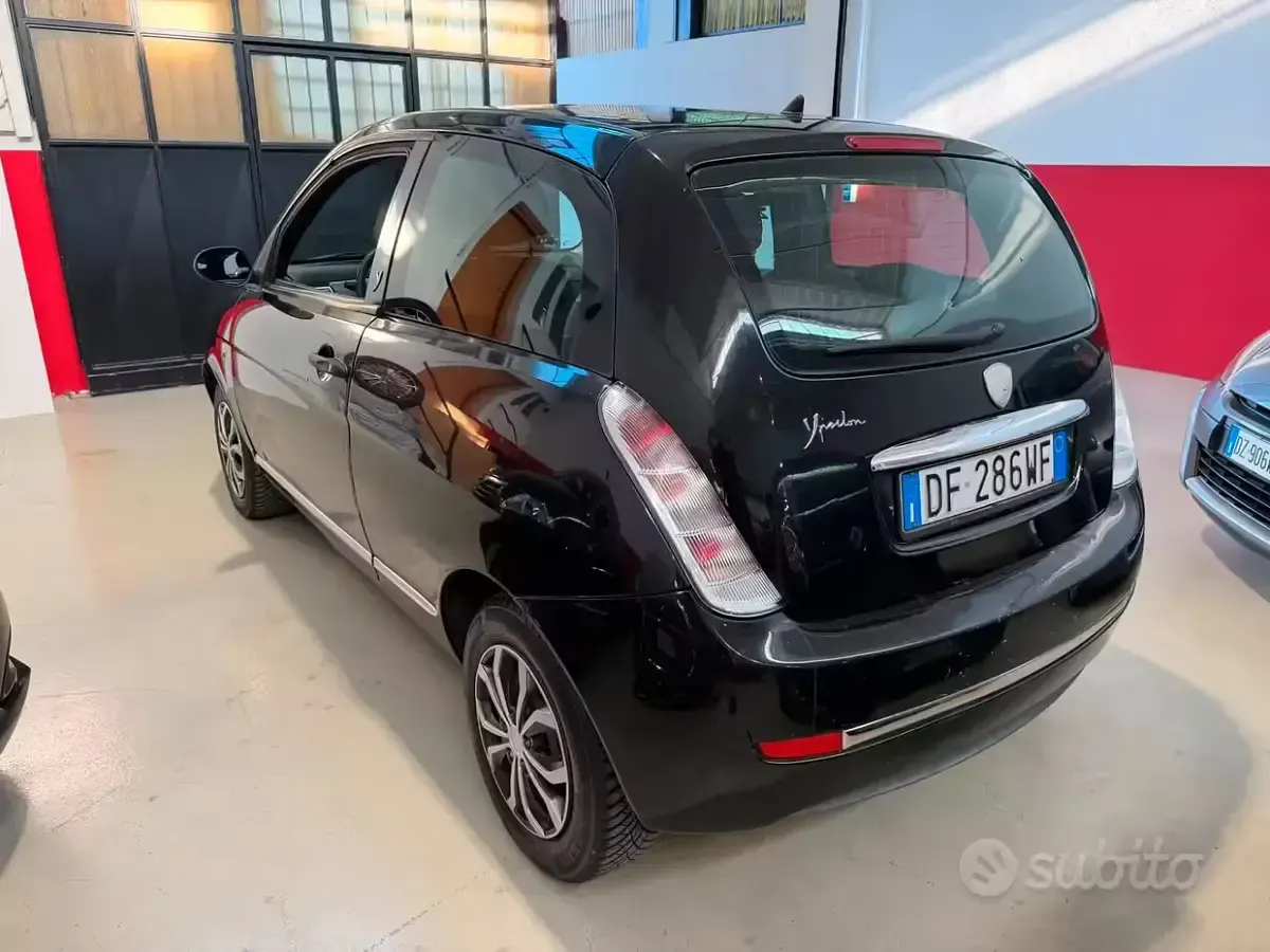 Usata Lancia Ypsilon 60 CV (44 kW) 2007 Nero Utilitaria
