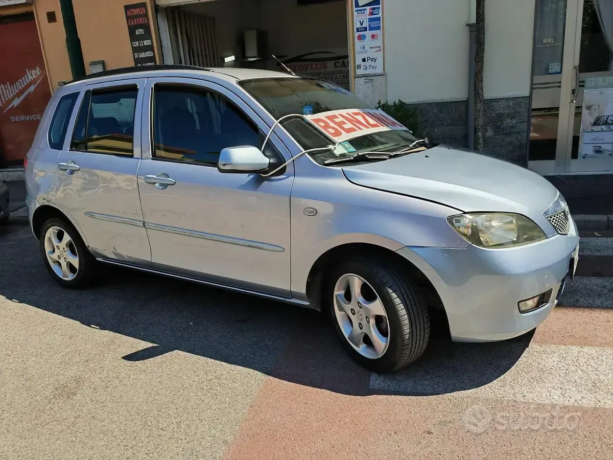 Usata Mazda 2 75 CV (55 kW) 2003 Grigio Utilitaria