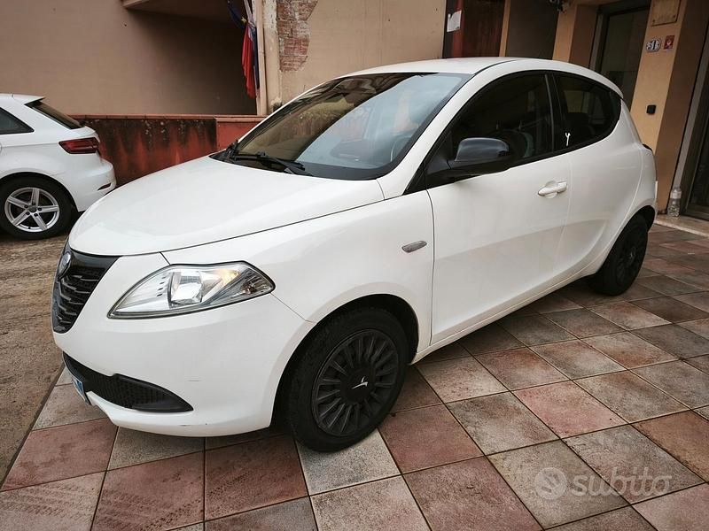 Usata Lancia Ypsilon 69 CV (50 kW) 2014 Bianco Utilitaria