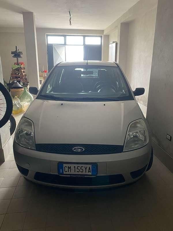 Usata Ford Fiesta Ghia 75 CV (55 kW) 2007 Utilitaria