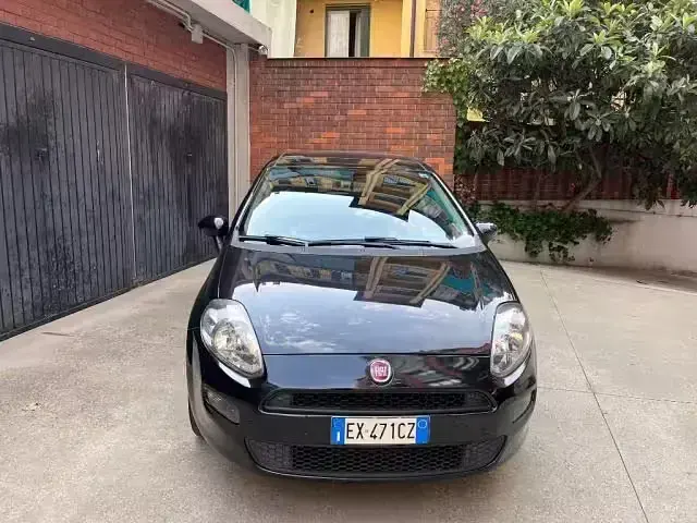Usata Fiat Punto 75 CV (55 kW) 2014 Blu metallizzato Utilitaria