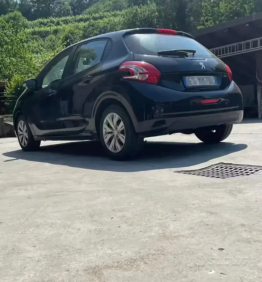 Usata Peugeot 208 Active 82 CV (60 kW) 2013 Nero Utilitaria