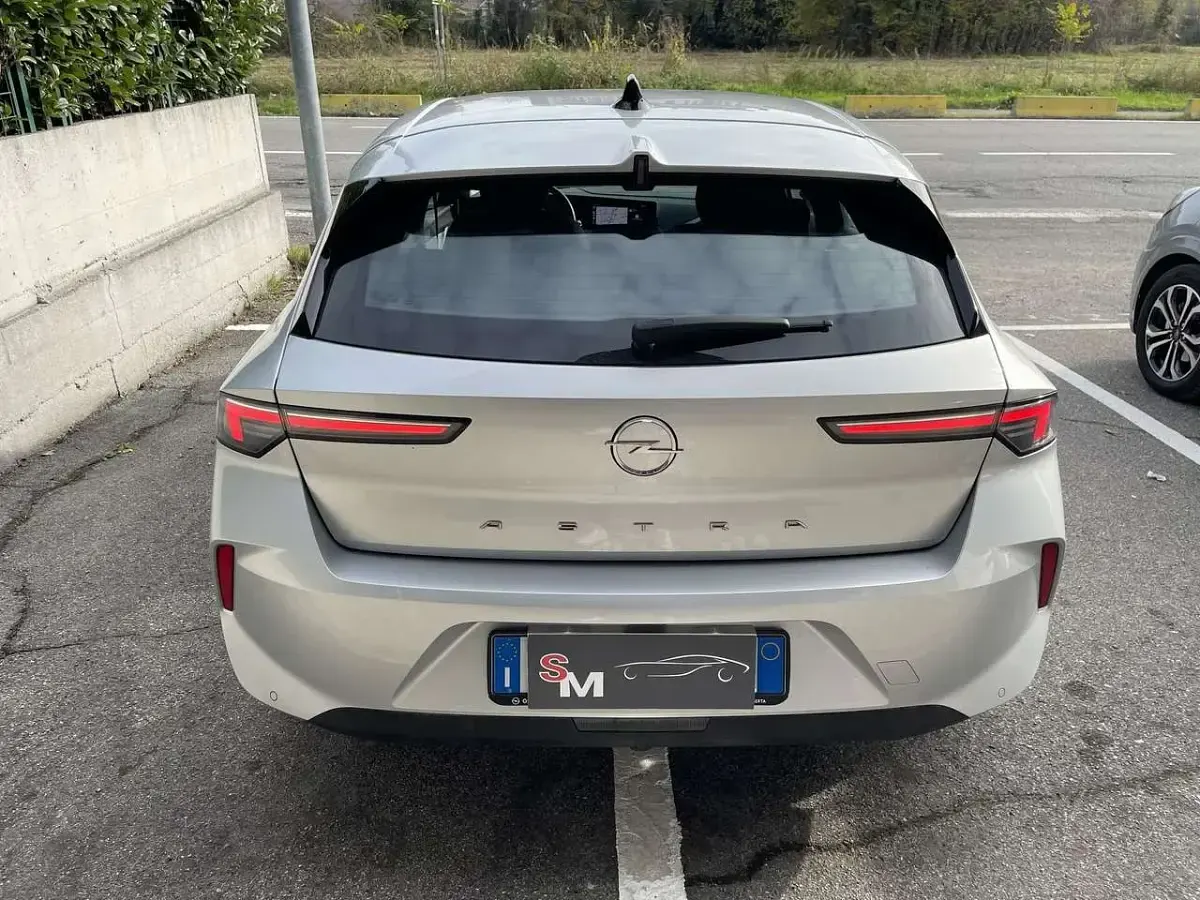 Usata Opel Astra Edition 110 CV (80 kW) 2023 Argento Berlina