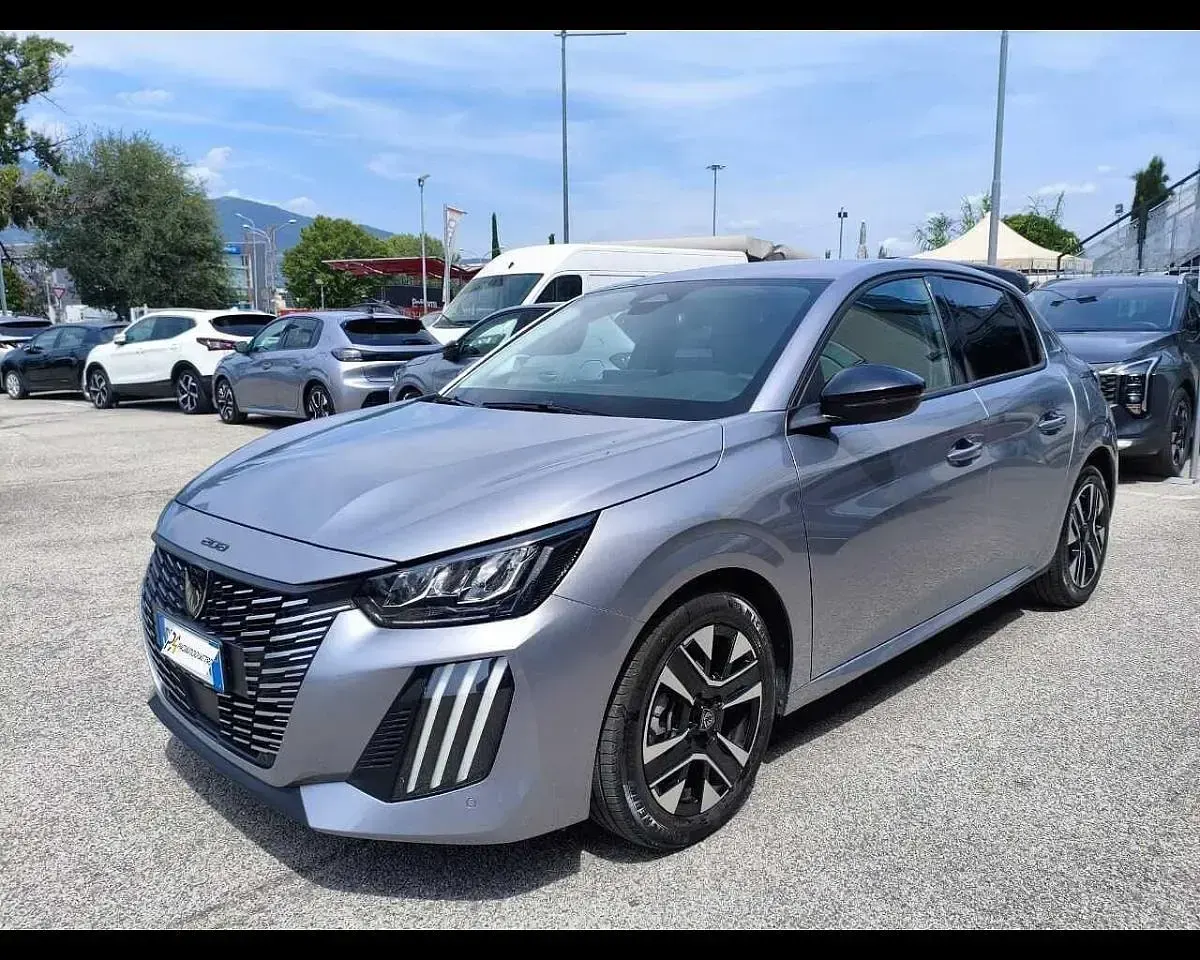 Usata Peugeot 208 Allure 101 CV (74 kW) 2025 Utilitaria